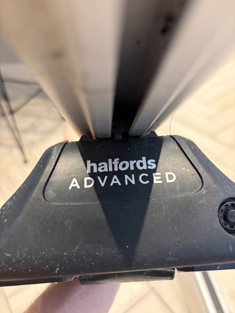 Halfords advanced roof bars, 118cm