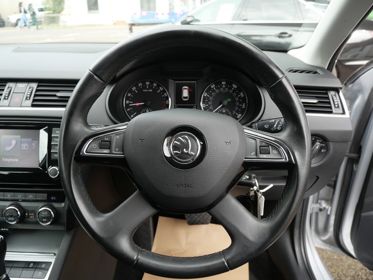 2014 Skoda Octavia 2.0 TDI Elegance DSG Euro 5 (s/s) 5dr Only 32000 Miles