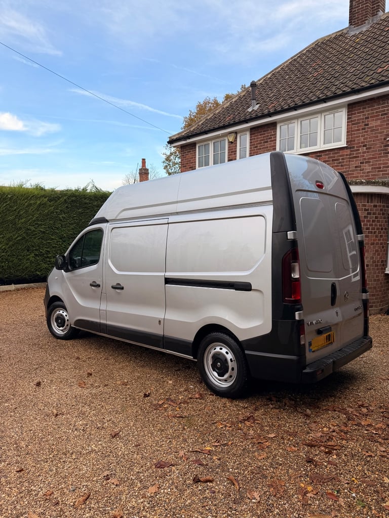 High top VIVARO ideal camper project /race van