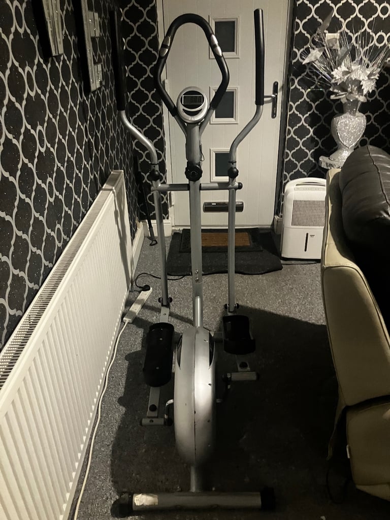 cross trainer in excellent condition can deliver for a small charge
