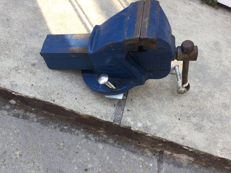 Record bench vice 3 1/2” no.2