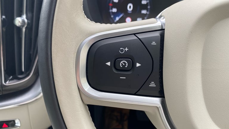 2021 Volvo XC60 2.0 B4D Momentum 5dr AWD Geartronic Diesel Estate Estate Diesel Automatic