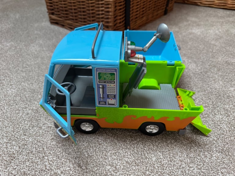Vintage Scooby Doo money box, mystery machine van, dice roller DVD