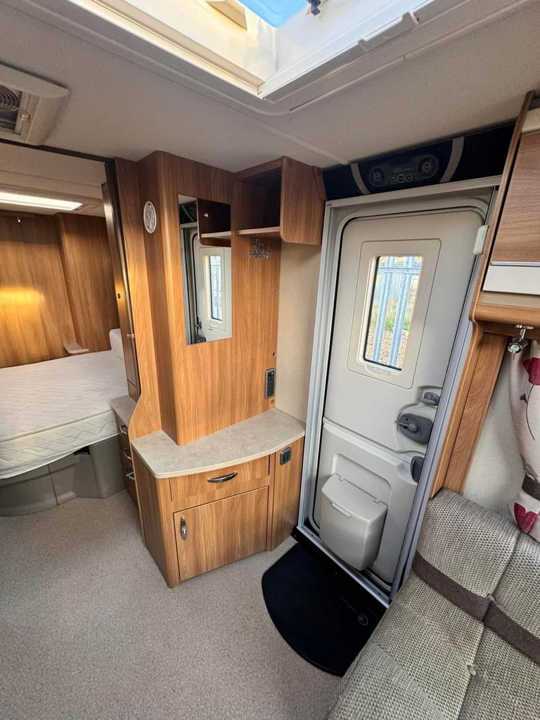 Swift Challenger SE 580 Transverse Island Bed Full Rear Bathroom