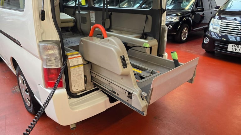  Nissan Elgrand Caravan twin mobility Chair auto lift Petrol Automatic