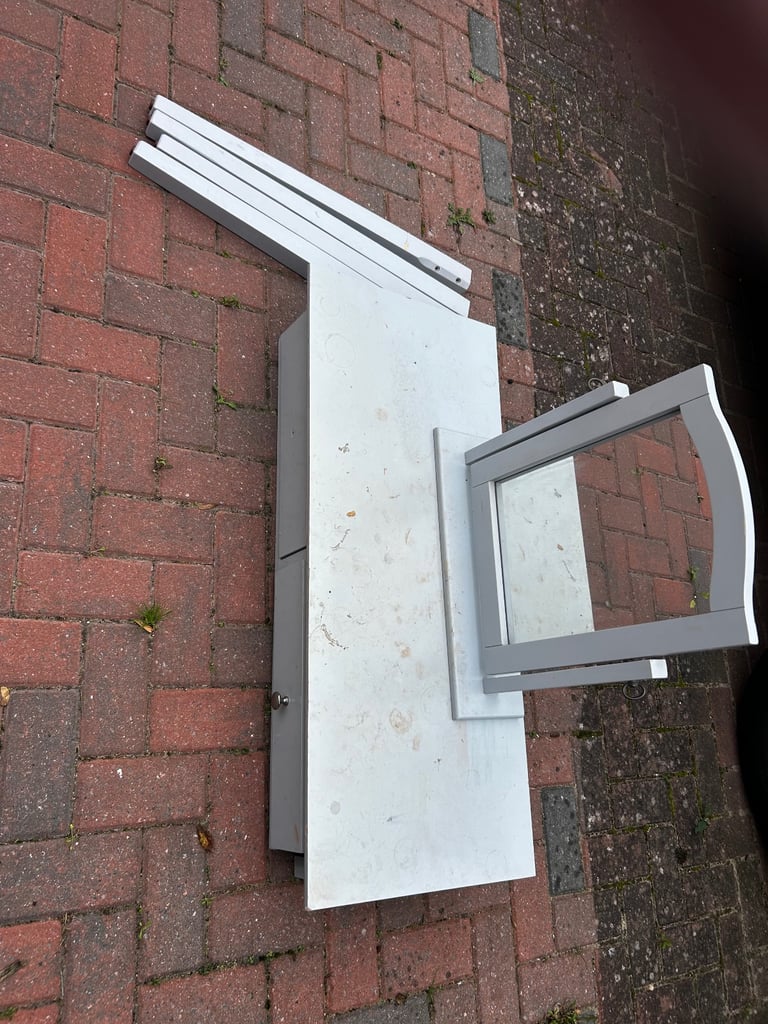 image for FREE Dressing Table