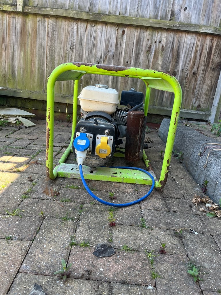 Petrol generator 
