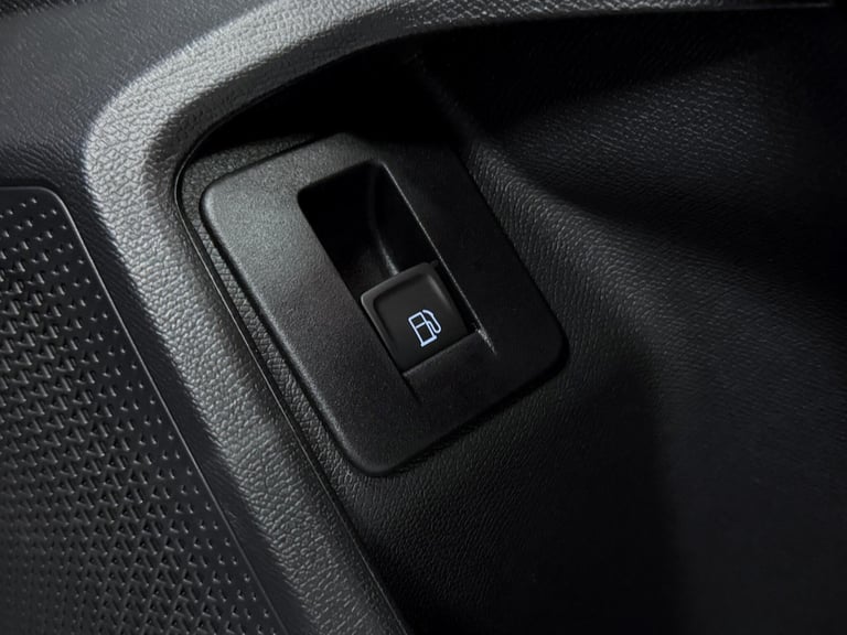 2025 Cupra Formentor 1.5 eHybrid 25.8kWh V1 SUV 5dr Petrol Plug-in Hybrid DSG Euro 6 (s/s) (204 H...
