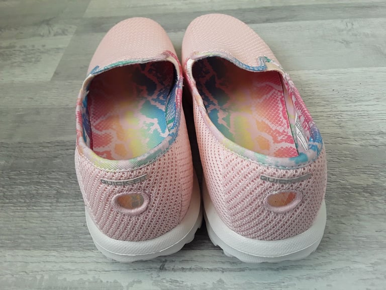 WOMEN'S PINK SKECHERS GOWALK SLIP-ON TRAINERS UK 5. EUR 38. (SWINDON) 