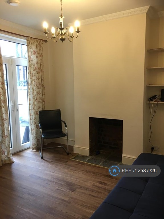 1 bedroom in Southampton Road, Northampton, NN4 (#2587726)
