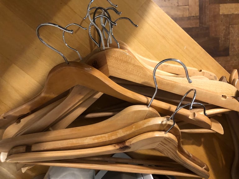 20 wooden Hangers
