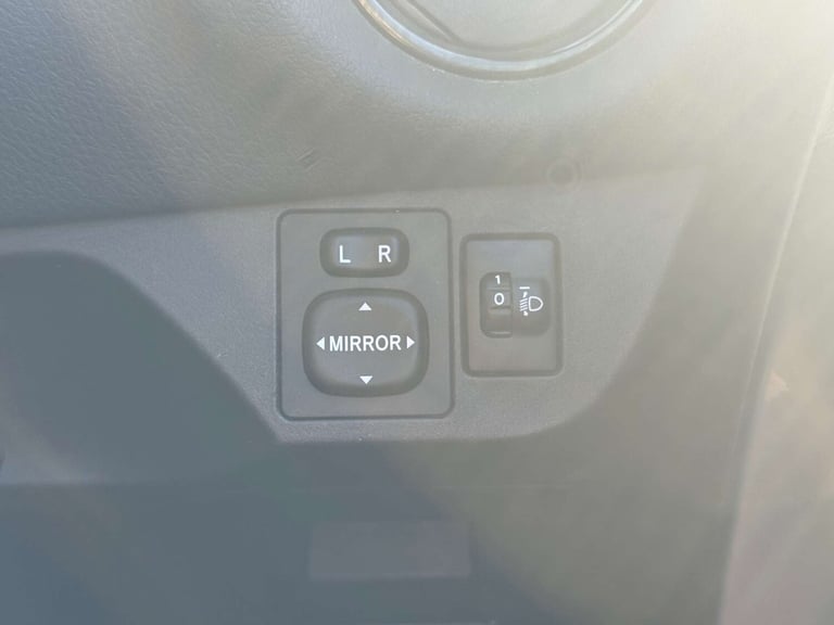 2017 Toyota Yaris 1.3 Yaris Design VVT-i 5dr - NATIONAL DELIVERY* Hatchback Petrol Manual