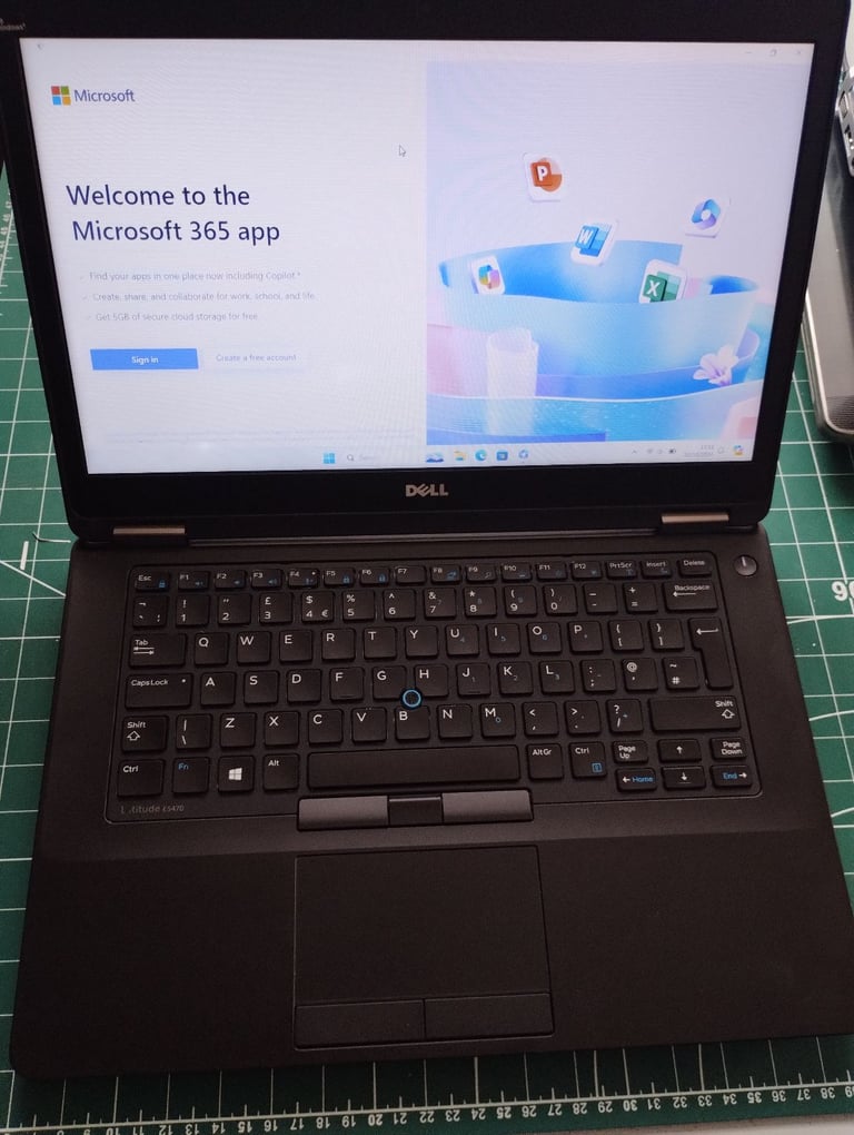 Windows 11. 8GB RAM, i5, 256GB SOLID STATE DRIVE, DELL Laptop. Backlit keyboard. FULL MS OFFICE.