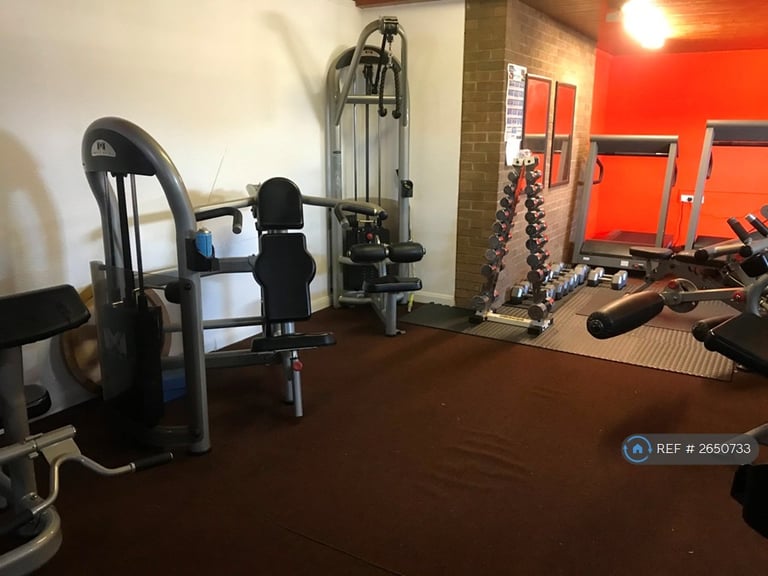 1 bedroom flat in Cumberland Close, Bircotes, Doncaster, DN11 (1 bed) (#2650733)