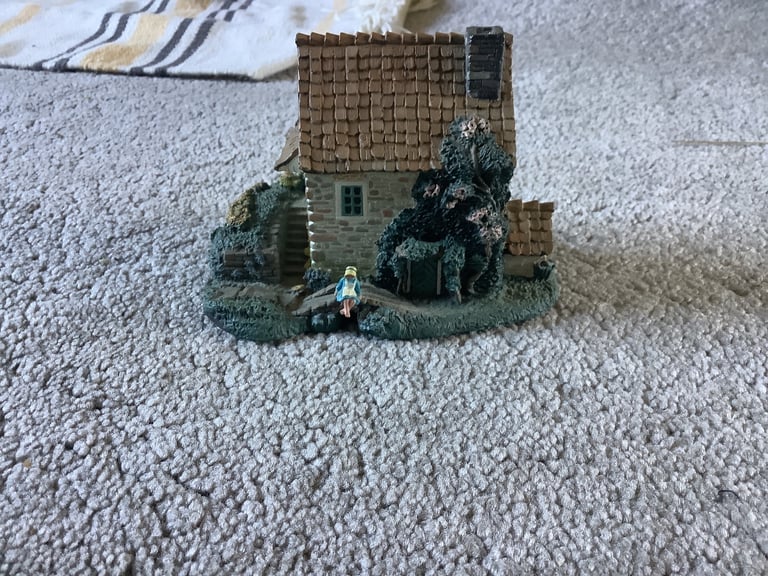 Lilliput lane springbridge cottage with deeds