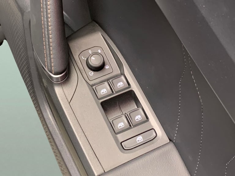 2024 Cupra Leon 1.4 eHybrid 12.8kWh VZ2 Design Edition Hatchback 5dr Petrol Plug-in Hybrid  Hatch...