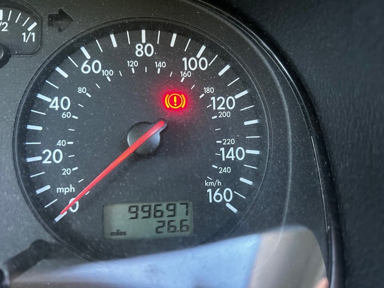 Volkswagen Golf with cruise control, ULEZ compliant, long MOT, great service history! - Image 16