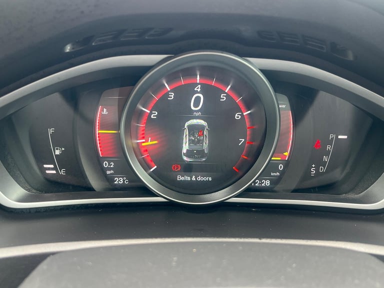 VOLVO V40 1.5 R-Design T3 Red Auto Petrol 2016
