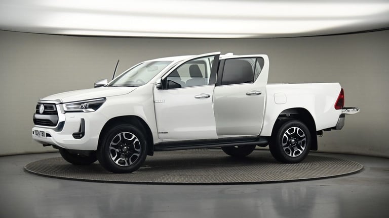 2024 Toyota Hilux 2.8 D-4D Invincible Pickup Double Cab 4dr Diesel Auto 4WD Euro 6 (s/s) (204 Pic...