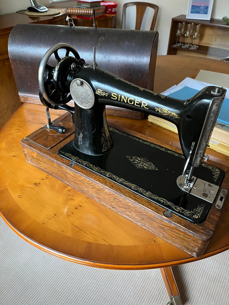 Hand crank sewing machine - Gumtree