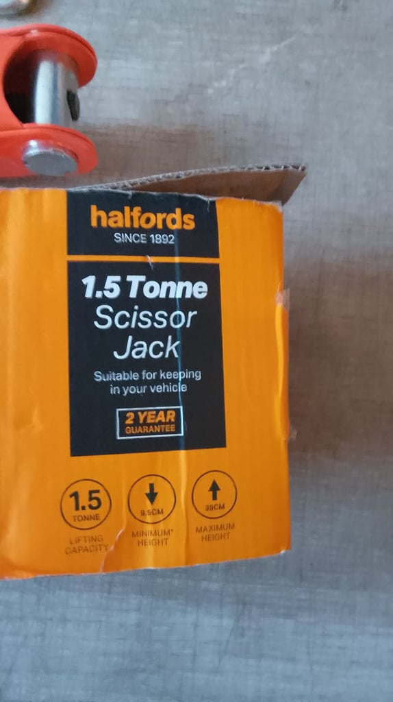 image for Halfords 1.5 tonne scissor jack