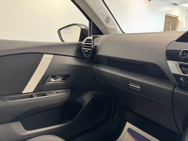 2025 Citroen C4 Plus PureTech 130HP EAT 8 Hatchback Petrol Automatic