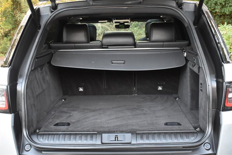 2021 Land Rover Range Rover Sport HSE SILVER+Panoramic Roof and Electric Deployable Tow Pack Esta...