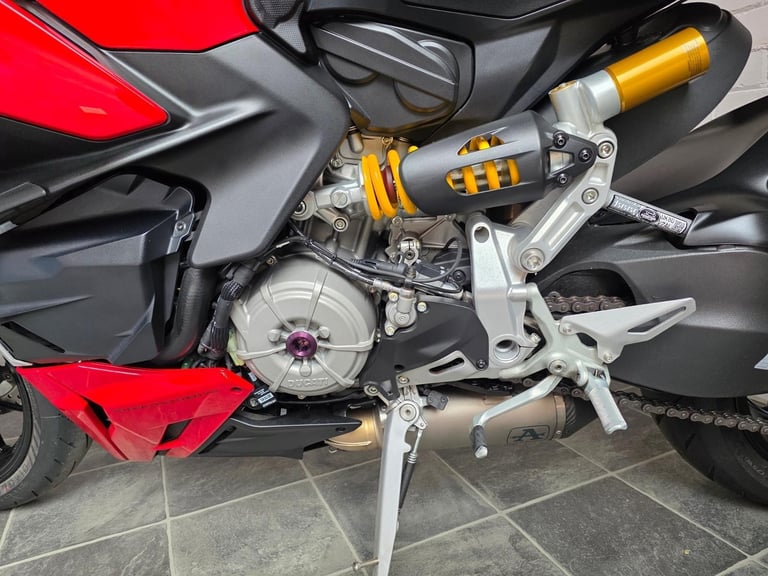 Ducati Streetfighter 955 V2