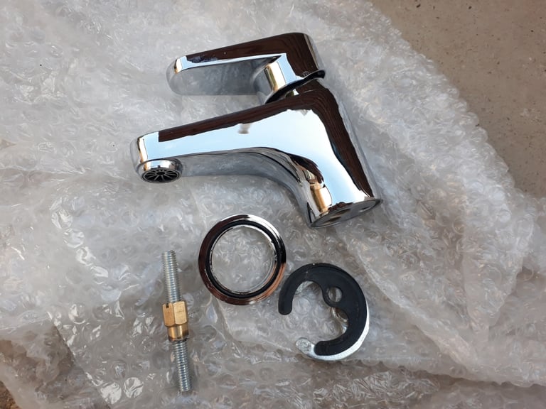 Wickes Newport cloakroom basin + Bristan Quest basin mixer tap + clicker waste - lightly used