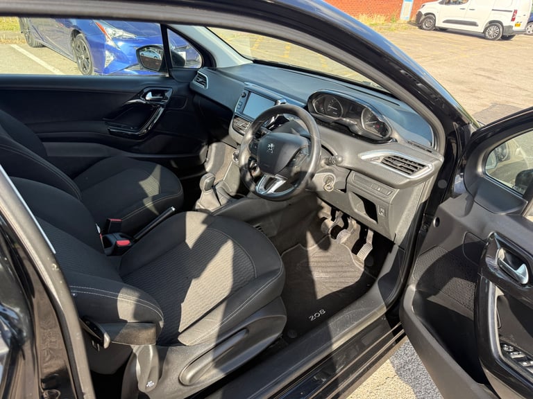 Peugeot, 208, Hatchback, 2017, Manual, 1199 (cc), 3 doors