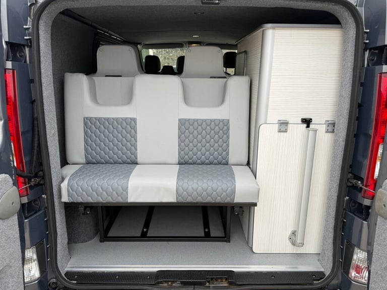2014 Vauxhall Vivaro 2.0CDTI [115PS] Sportive Van 2.7t Tecshift Euro 5 PANEL VAN DIESEL Semi Auto...