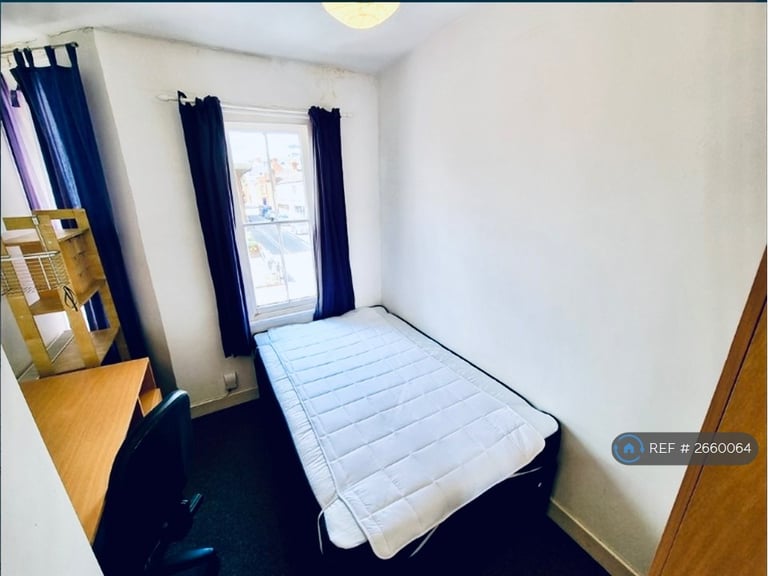 6 bedroom house in Oxford Street, Leamington Spa, CV32 (6 bed) (#2660064)