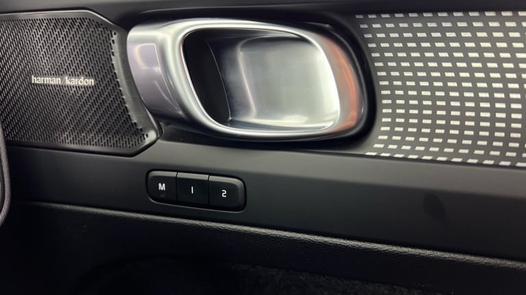2025 Volvo XC40 Ultra, B4 Mild hybrid, Petrol, Dark Estate Petrol Automatic