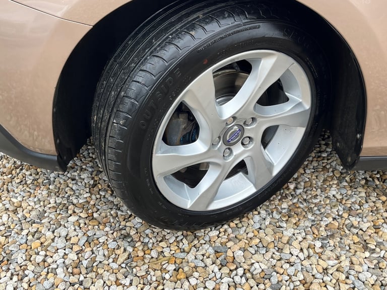 2014 Volvo V40 D2 Cross Country SE Lux 5dr **£20 Road Tax** HATCHBACK Diesel Manual