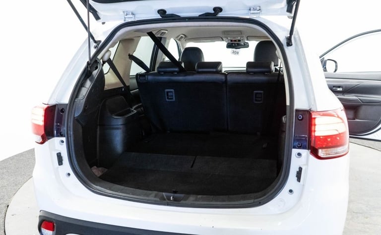 2020 MITSUBISHI OUTLANDER 2.0 MIVEC EXCEED SUV 5DR PETROL CVT 4WD EURO 6 (S/S) (