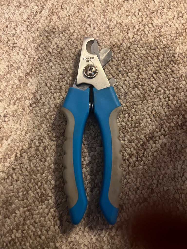 Dog nail clippers