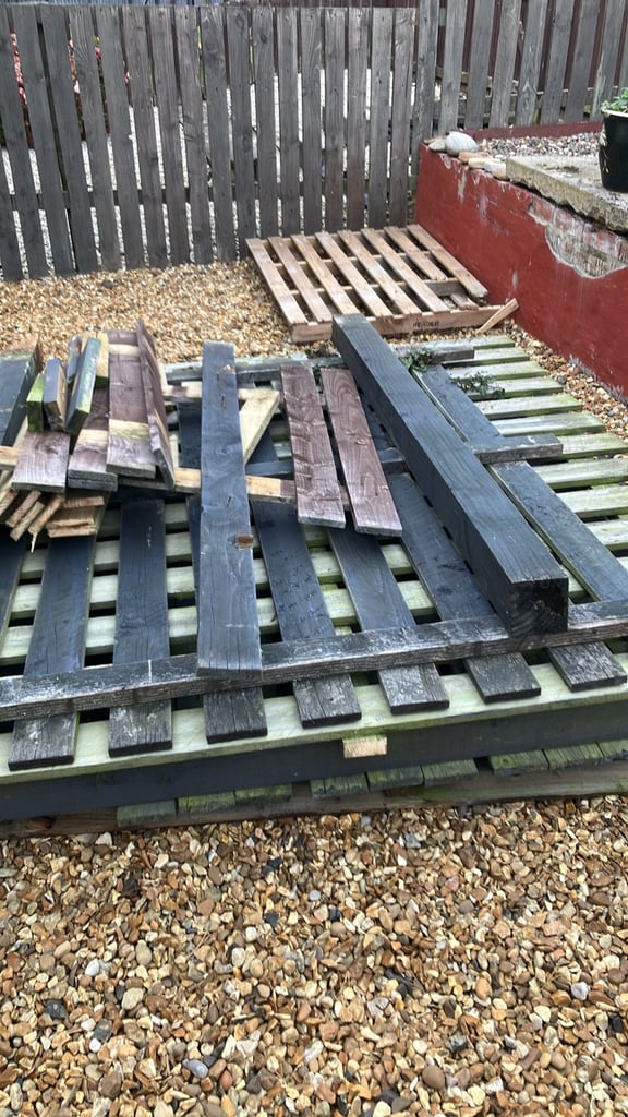 FREE fencing /wood