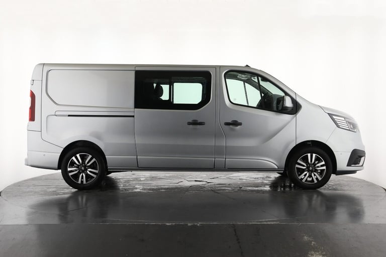 2025 Renault Trafic LL30 Blue dCi 170 ExtraSport[Safety] CrewVan Auto EAG9 Crew Van Diesel Automatic