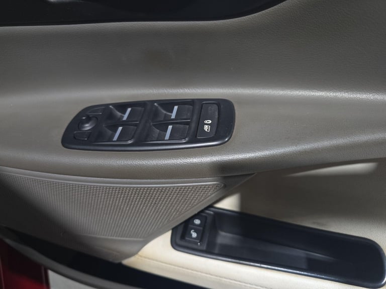 2017 Jaguar XE 2.0i Portfolio Auto Euro 6 (s/s) 4dr SALOON Petrol Automatic