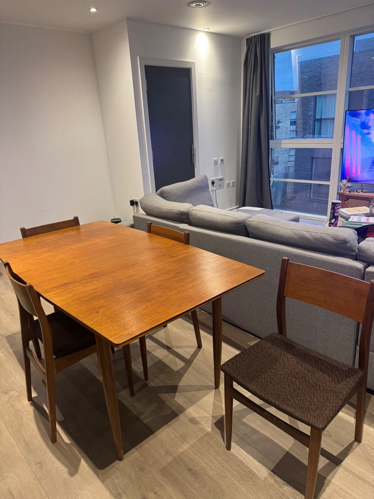 Mid Century Dining Room Table & Chairs