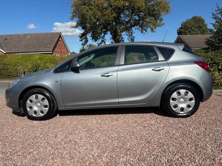 Vauxhall, ASTRA, Hatchback, 2011, Manual, 1598 (cc), 5 doors
