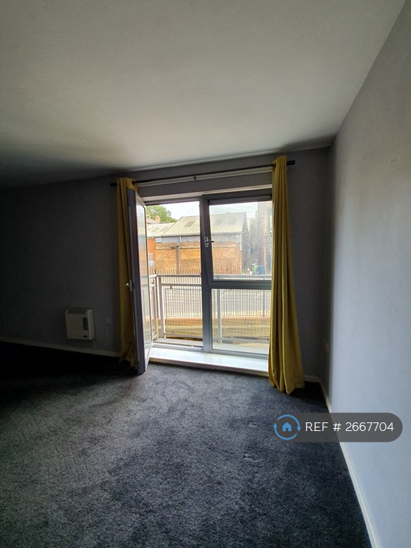 2 bedroom flat in Low Street, Sunderland, SR1 (2 bed) (#2667704)