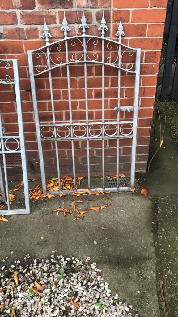 Driveway gates + single gate matching 