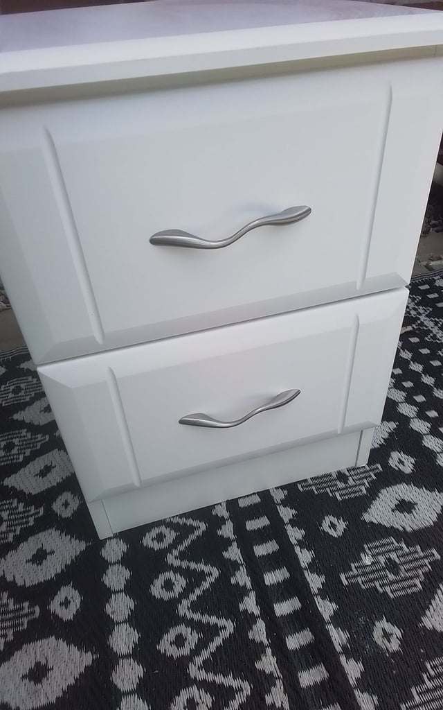 BEDSIDE DRAWERS 