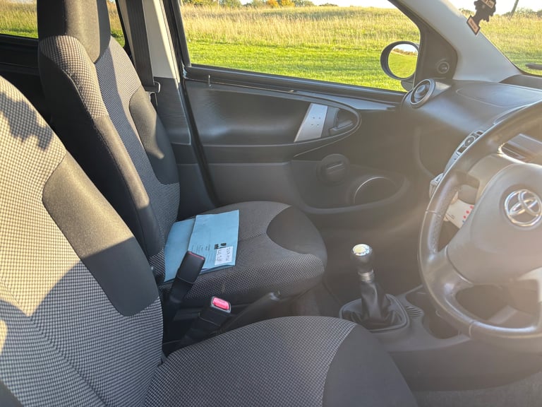 Toyota, AYGO, Hatchback, 2012, Manual, 998 (cc), 5 doors