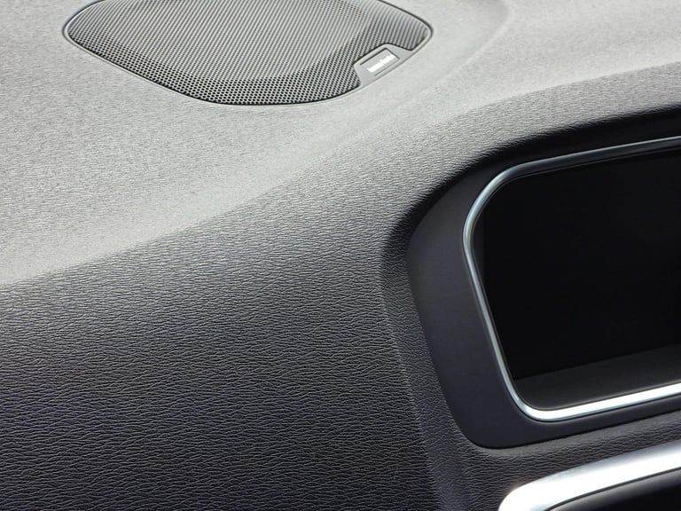 VOLVO V40 1.6 T3 R-Design Nav Euro 5 (s/s) 5dr 2014