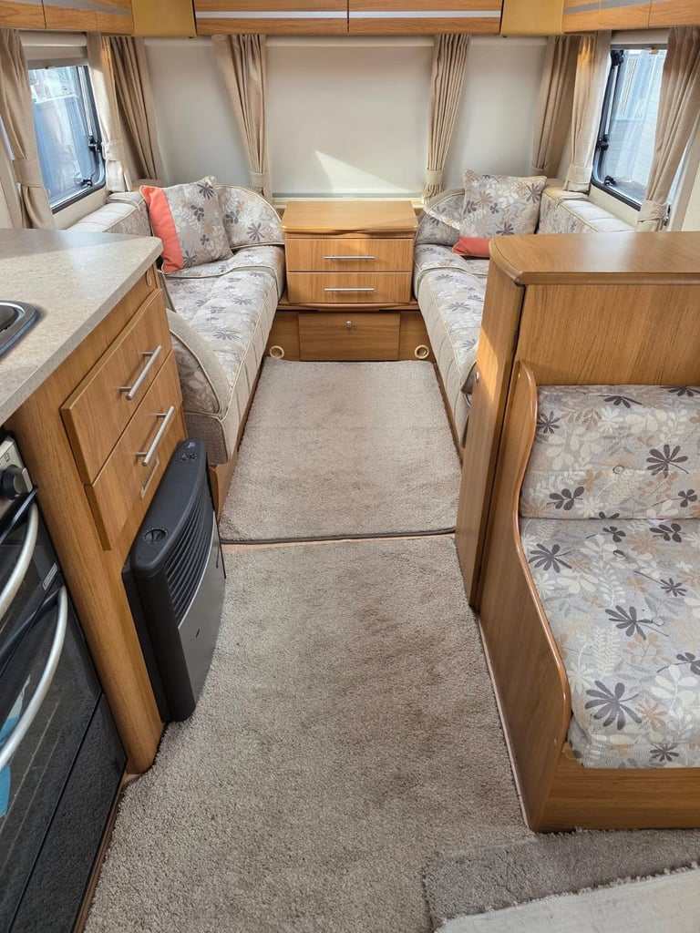 Bailey Pageant Champagne 2008 Four Berth Side Dinette Caravan
