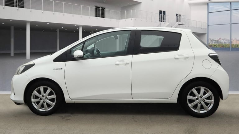 2013 Toyota Yaris 1.5 VVT-i Hybrid T4 5dr CVT HATCHBACK Petrol/Electric Hybrid Automatic