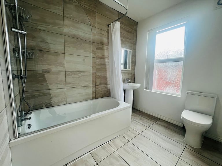 2 Bed House LS8 5** AVAILABLE NOW 