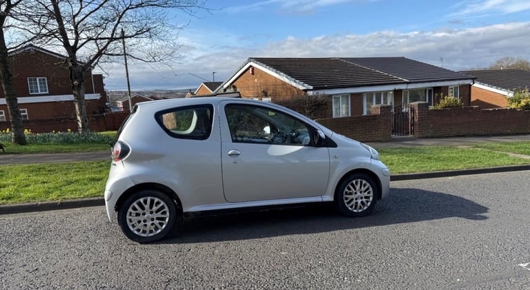 2009 TOYOTA AYGO 1.0 LITRE MOT END OF THE YEAR £20 ROAD TAX STARTS N DRIVES GREAT CHEAP RUNAROUND